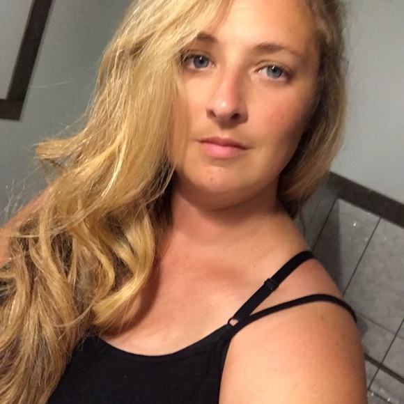 Meet your Posher, Laura - Picture 4 of 5